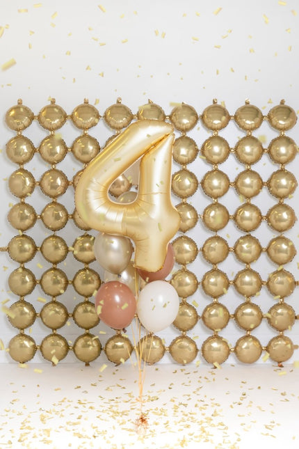 4 Jaar Cijfer Ballon Goud Satijn Folie Leeg 86cm van Partydeco koop je bij Partywinkel