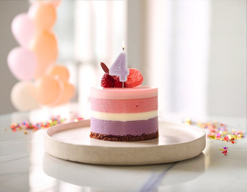 4 Jaar Kaars Paars 10cm van Partydeco koop je bij Partywinkel