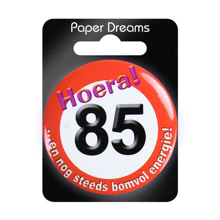 Button 85 Jaar Verkeersbord 5,5cm van Paper Dreams koop je bij Partywinkel