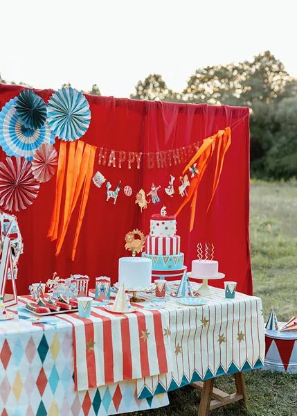 Circus Tafelkleed Rood Wit Gestreept Papier 1,8m van Partydeco koop je bij Partywinkel