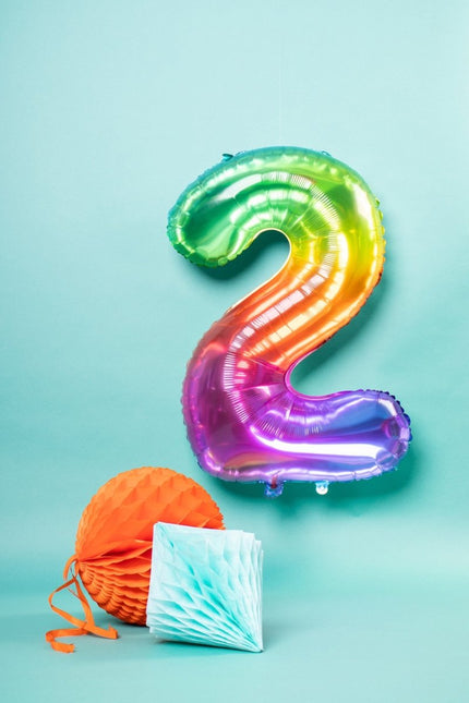 Folie Ballon Cijfer 2 Regenboog XL 81cm leeg van Folat koop je bij Partywinkel