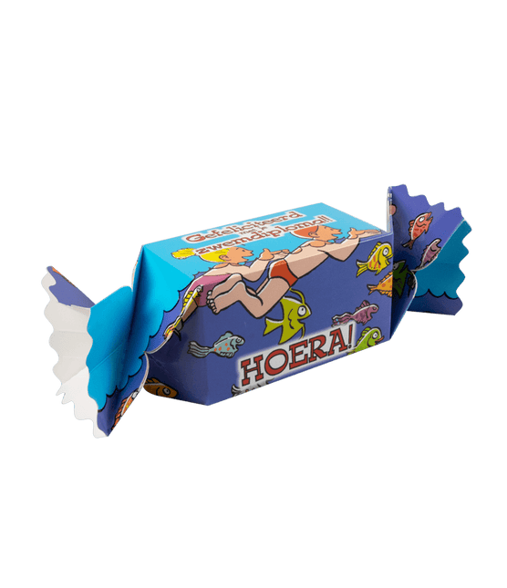 Geschenkdoosje Zwemdiploma 26cm van Paper Dreams koop je bij Partywinkel