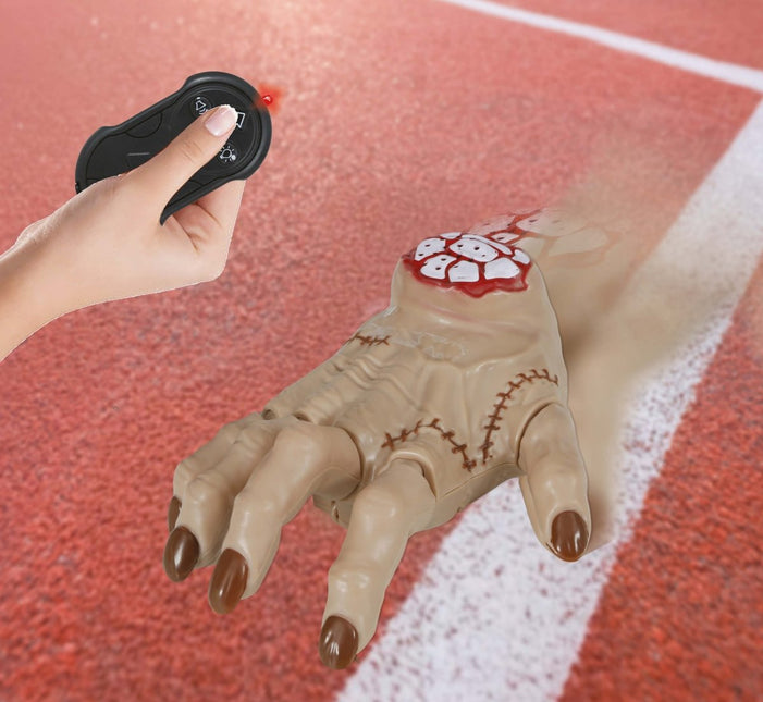 Halloween Nep Hand Beweegbaar Met Afstandsbediening 18cm van Fiestas Guirca koop je bij Partywinkel