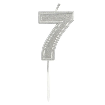 Kaarsje Elegant '7' zilver op prikker (3 x 4,2 x 0,7 cm) van Boland koop je bij Partywinkel