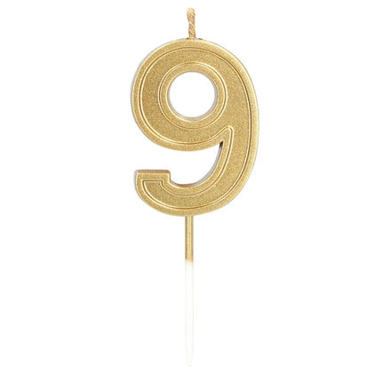 Kaarsje Elegant '9' goud op prikker (3 x 4,2 x 0,7 cm) van Boland koop je bij Partywinkel