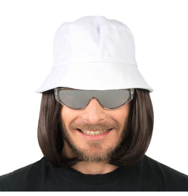Lorenzo – Donkerbruine Haarpruik met Witte Bucket Hat