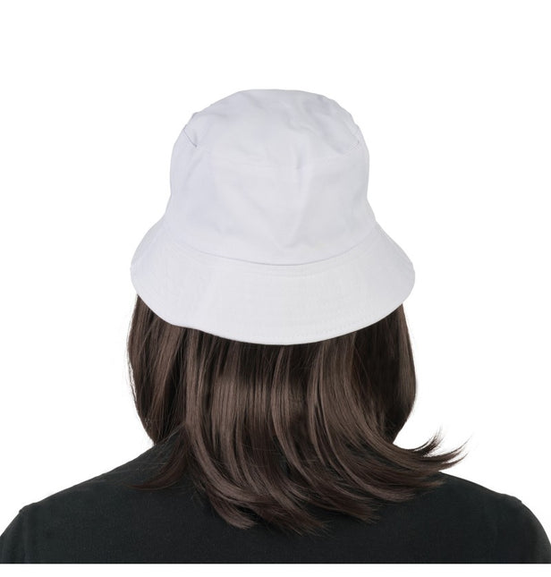 Lorenzo – Donkerbruine Haarpruik met Witte Bucket Hat
