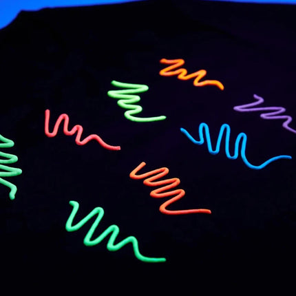 Moon Glow Glow in the Dark Fabric Paint Pink 30ml van Moon Creations koop je bij Partywinkel