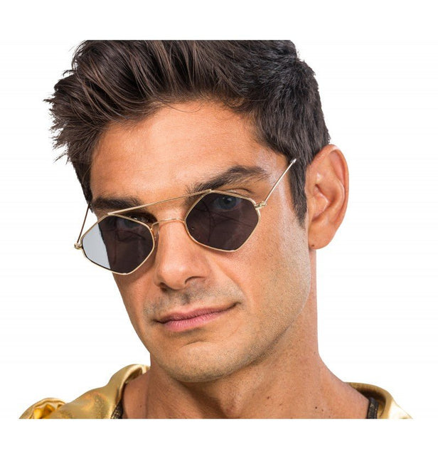 Rapper Bril – Met Metalen Ruitvormig Frame – 14 cm x 13,5 cm x 4,6 cm van CHAKS koop je bij Partywinkel