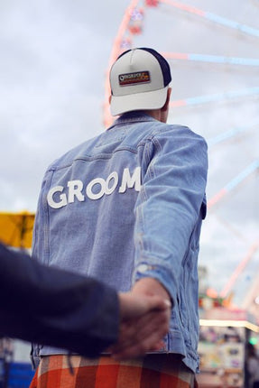 Strijk Embleem Groom 30cm van Partydeco koop je bij Partywinkel