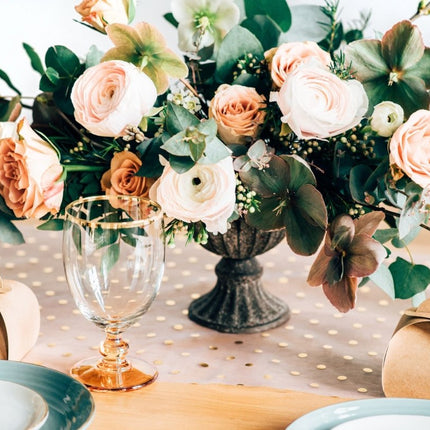 Witte Organza Stof Gouden Stippen 36cm 9m van Partydeco koop je bij Partywinkel