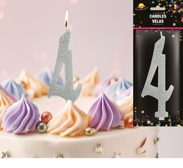 Zilveren Kaars 4 Jaar Glitter 12,5cm van Fiestas Guirca koop je bij Partywinkel
