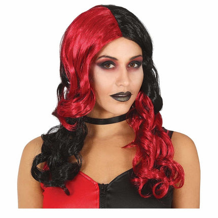 Zwart Rode Pruik Krullen van Fiestas Guirca koop je bij Partywinkel