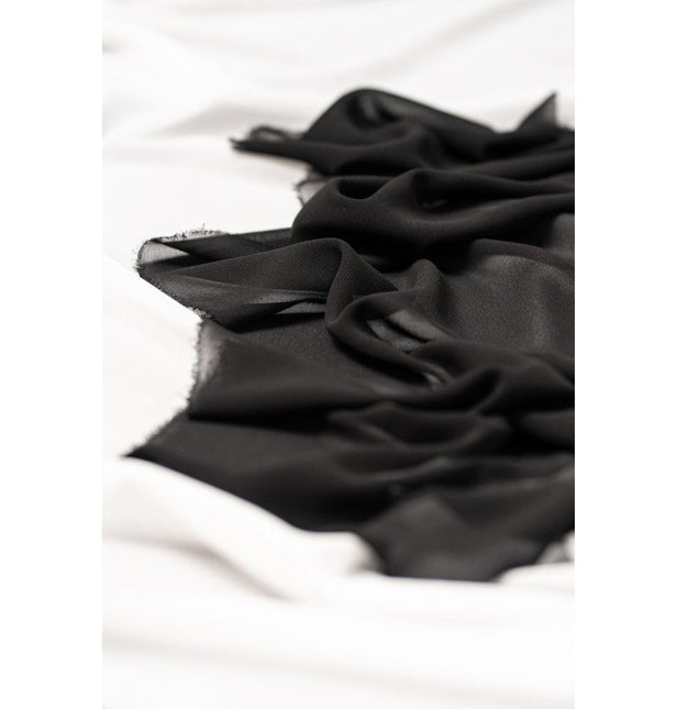 Zwarte Tafelloper Effen 5m van CHAKS koop je bij Partywinkel